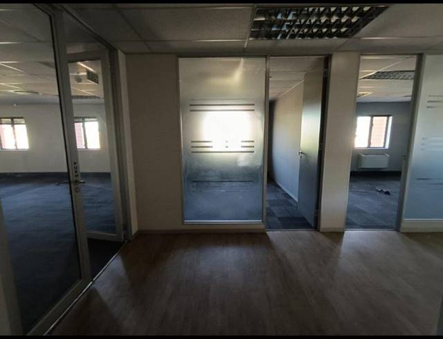 BUSINESS PROPERTY TO RENT IN CONSTANTIA KLOOF